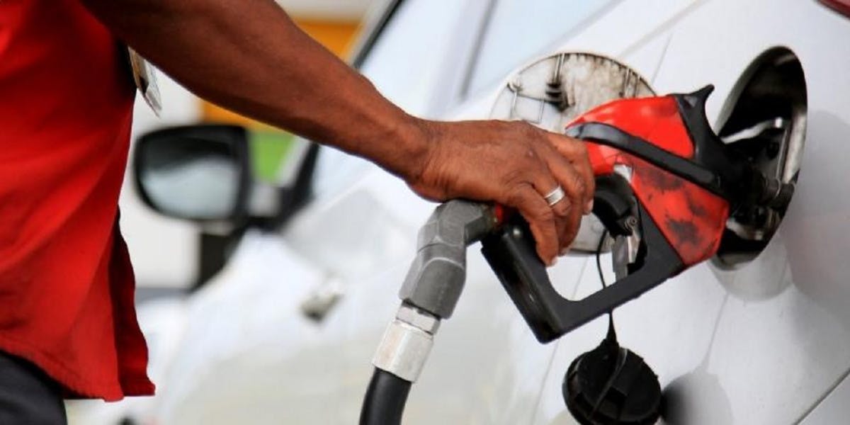 Petrobras anuncia 3ª redução no preço da gasolina