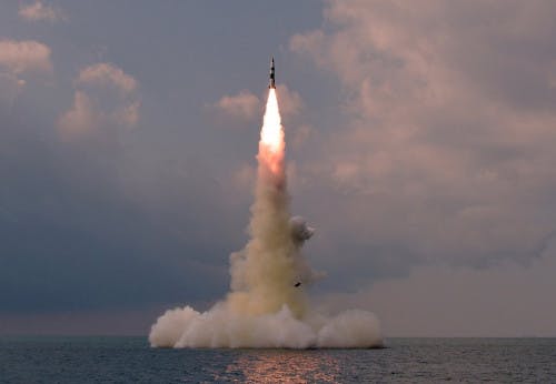 Coreia do Norte dispara mais 3 mísseis no Mar do Japão