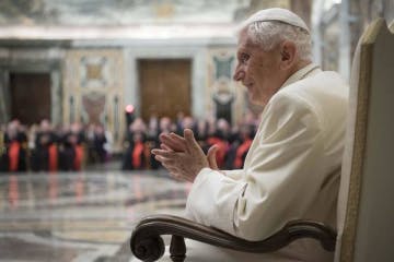 Vítima de padre pedófilo na Alemanha denuncia Bento XVI