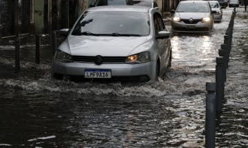Chuvas deixam dois mortos e uma pessoa desaparecida no Rio