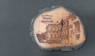 Museu Nacional do Rio enterra sua primeira cápsula do tempo
