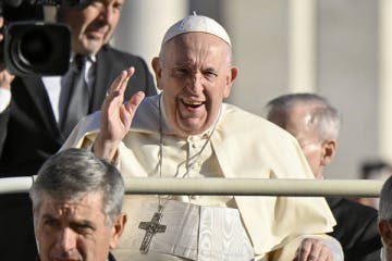 Papa Francisco recebeu grupo de católicos LGBTQIA+ ao fim da audiência geral.