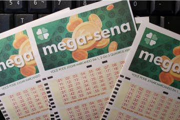 A Mega-Sena pode pagar prêmio de R$ 12,5 milhões.