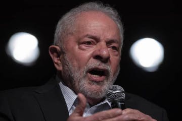 Lula faz exame de rotina em SP e descobre inflamação na garganta
