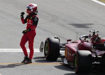 Leclerc supera erro e garante pole position no GP da Espanha