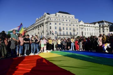 Protesto contra lei homofóbica em Budapeste, na Hungria 
