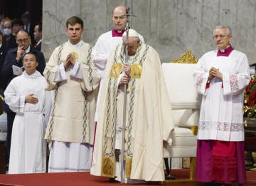 Papa reza por Bento XVI e Ucrânia em primeira missa de 2023