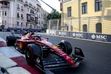 Leclerc coloca Ferrari na pole do GP do Azerbaijão