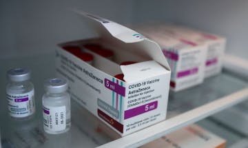 Prazo de validade de 28 mil doses da vacina AstraZeneca contra a covid-19 vai até 2 de agosto. Vacinas podem ser descartadas.
