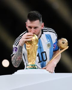 Lionel Messi foi premiado com a Bola de Ouro pelo Grupo de Estudos Técnicos da Fifa.