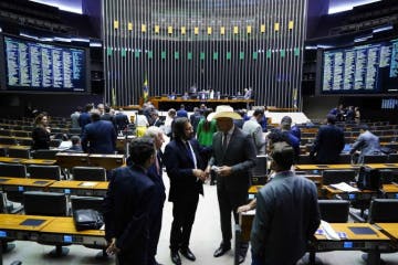 Câmara aprova MP que simplifica concessão de benefícios do INSS
